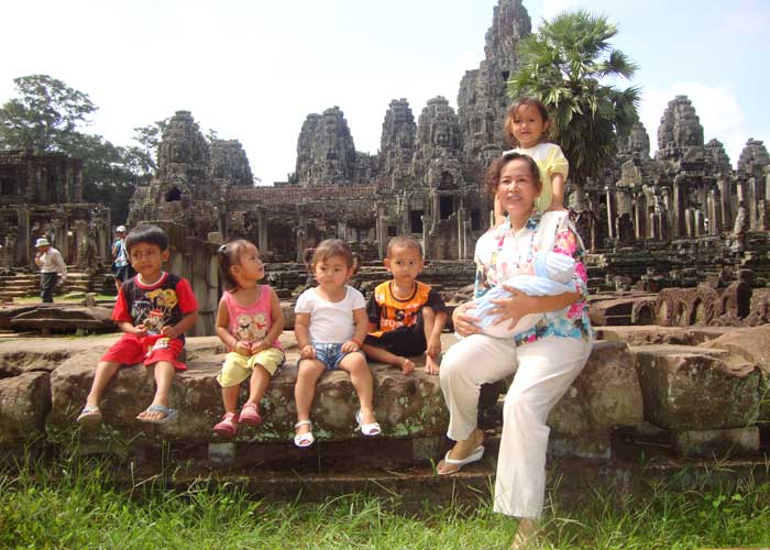 Family Angkor Bayon